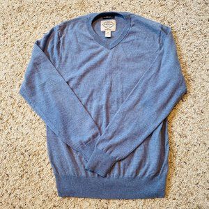 St Johns Bay super soft V-neck sweater, size Medium, light blue color